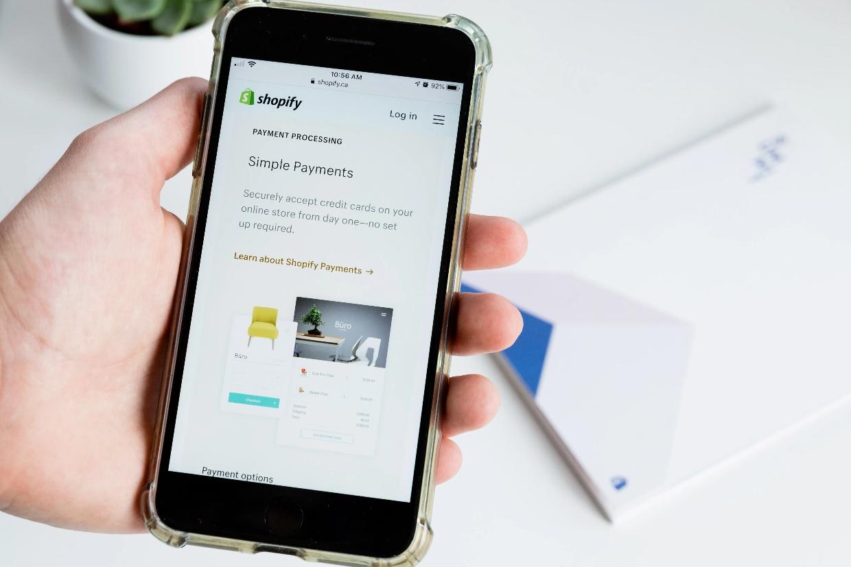 online checkout service by Shopify